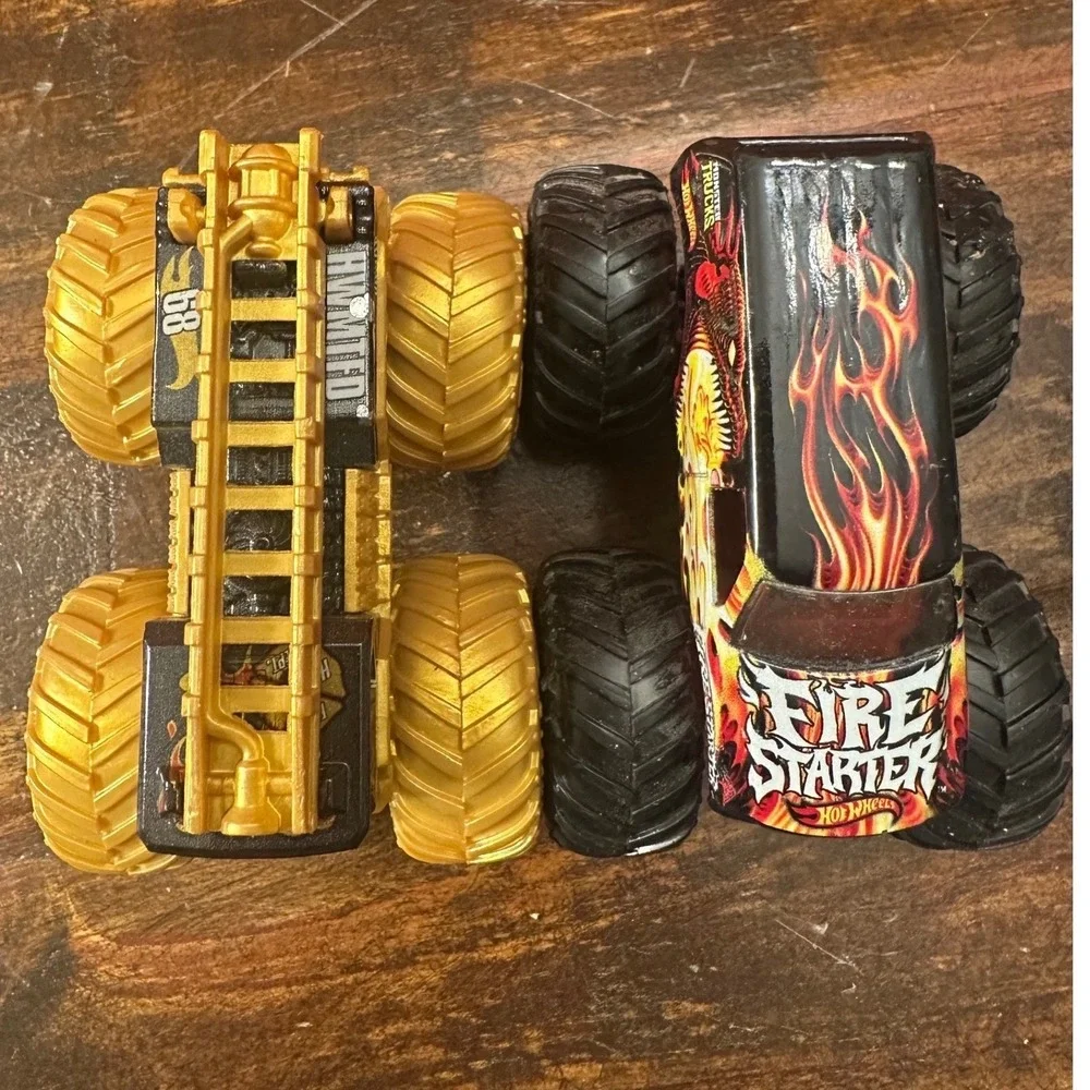 Monster Jam Fire Starter & 5 Alarm Truck Gold Fire Truck 1:64  Hot‎ Wheels Set 2